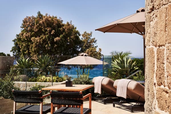 Bellevue On The Beach Suites-1
