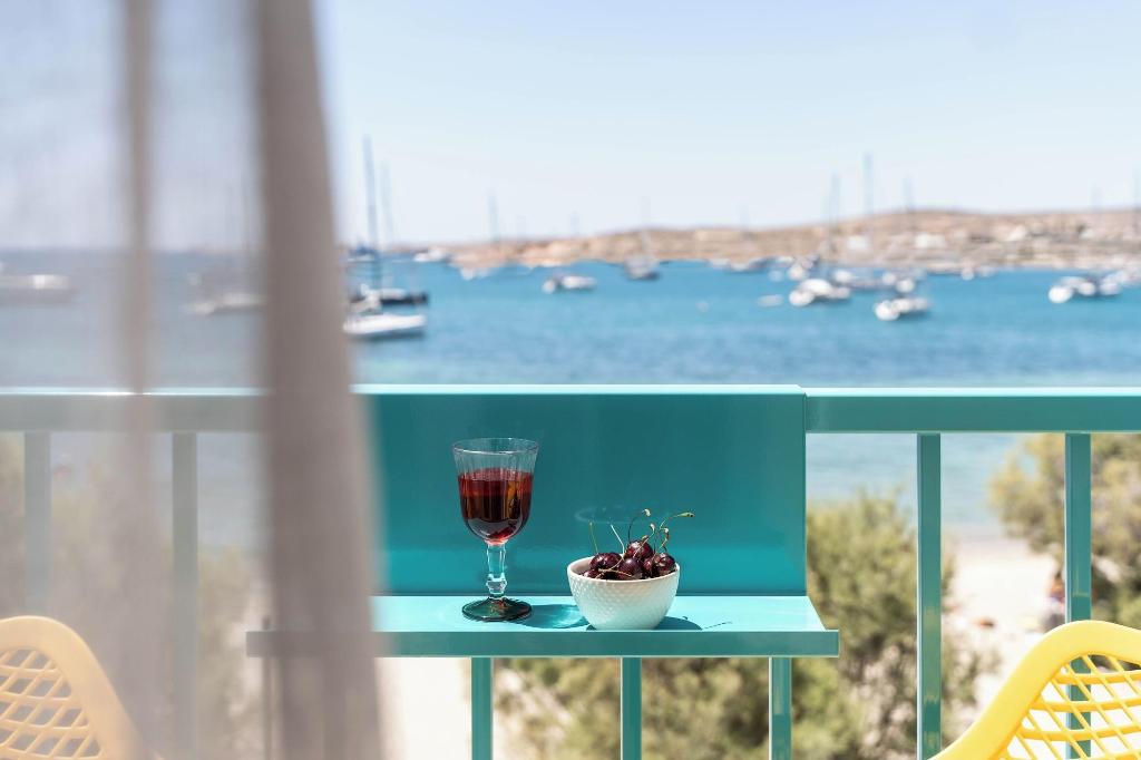 Play Paros
