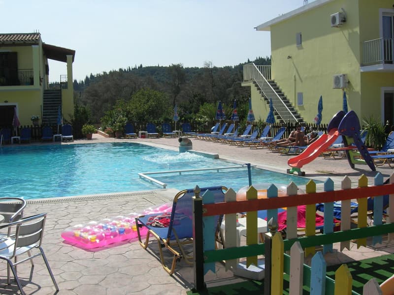 Amadeus Hawaii Studios & Apartments