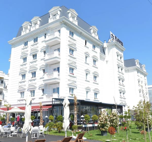 Flower Hotel-1