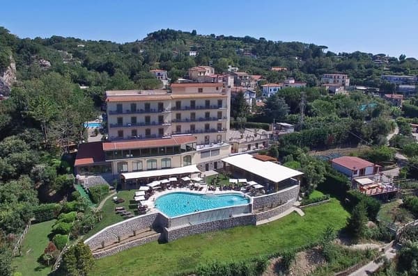 Grand Hotel Due Golfi-1