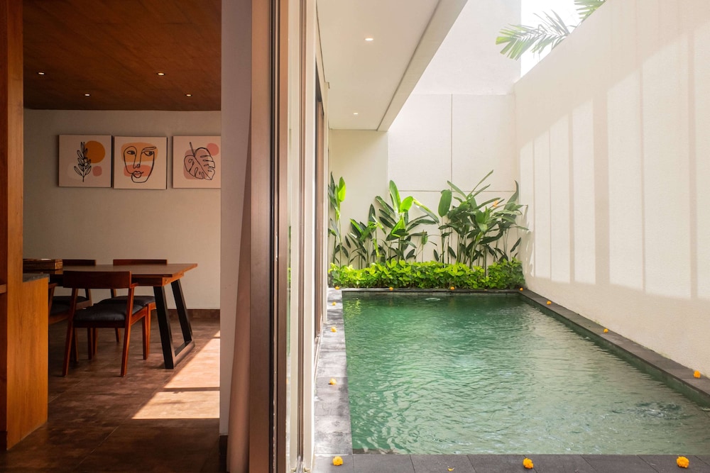 Kayumas Seminyak Resort