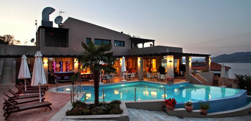 Tesoro Hotel Nikiana