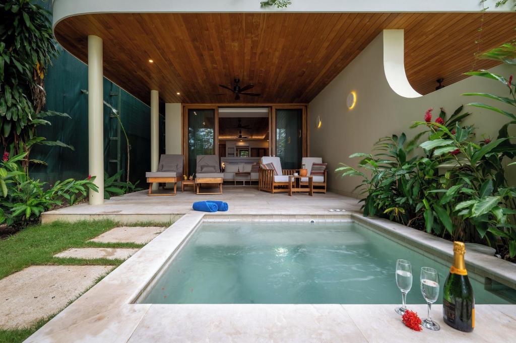Capitan Suizo Beach Front Boutique