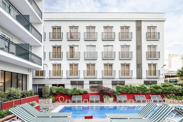 AQUA Hotel Bertran Park-1