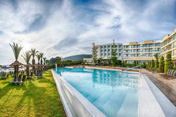 The Ixian Grand Hotel-1