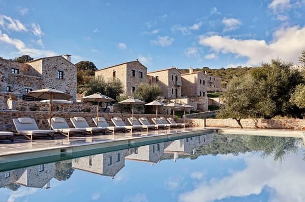 100 Rizes Luxury Seaside Resort-1