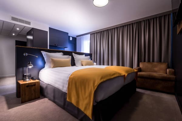 Best Western Plus Suitcase Paris La Defénse-1