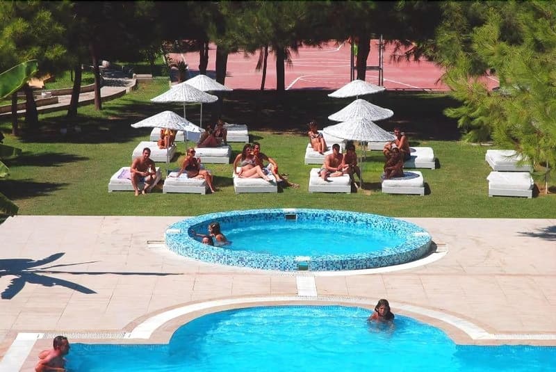 FLORA SUITES HOTEL