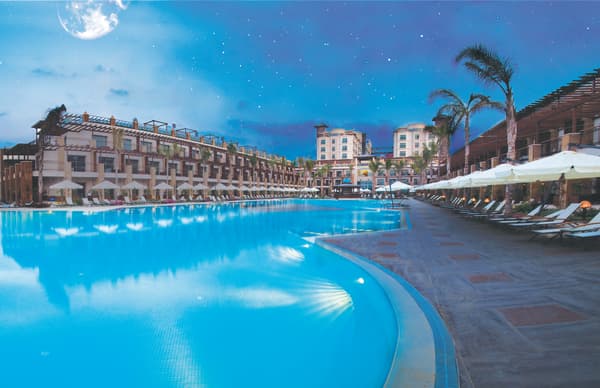 Cratos Premium Hotel & Casino-1