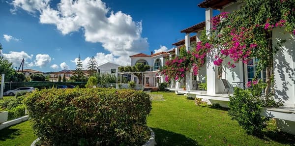 Paradise Hotel-1