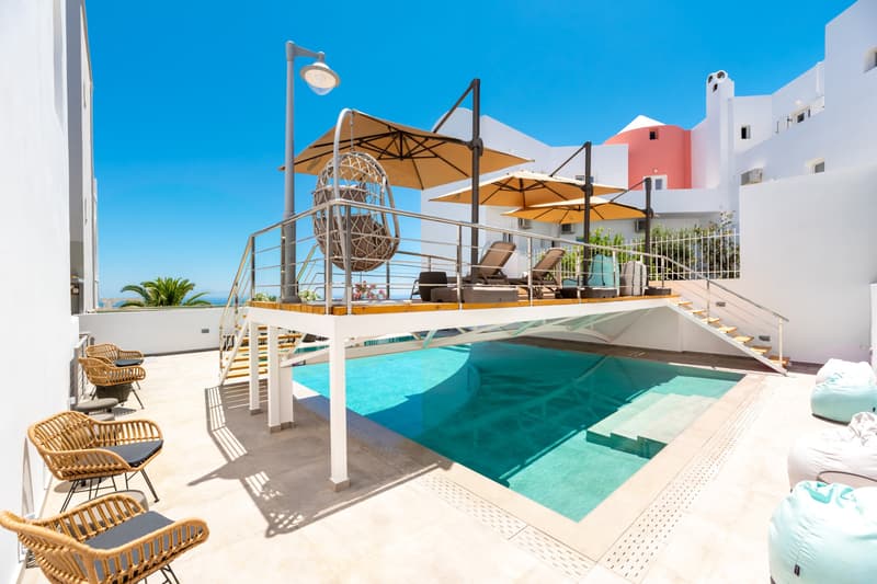 Deluxe Hotel Santorini