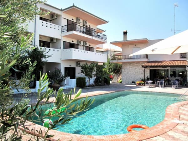 Hotel Skentos-1