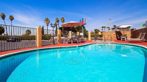 Best Western Plus Grim's Dyke Hotel-1