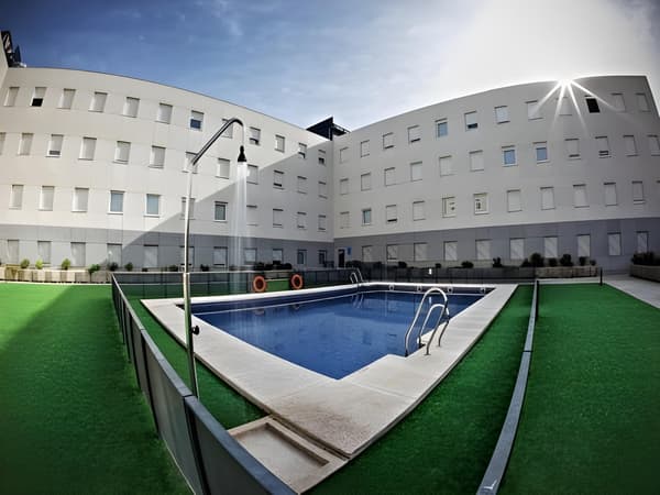 Apartamentos Vertice Sevilla Aljarafe-1