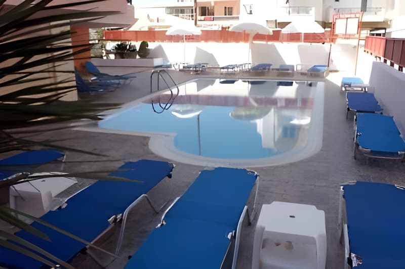 Daisy Aparthotel
