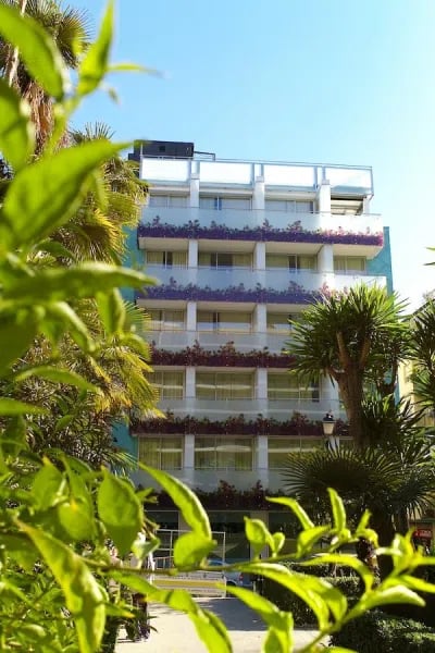 Oasis Plaza