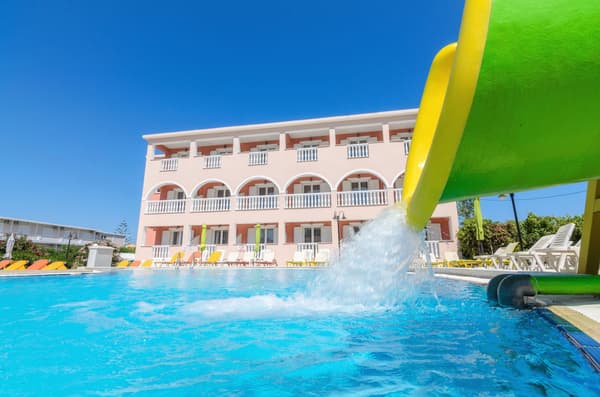 Savvas de Val  ex Aeon Hotel-1
