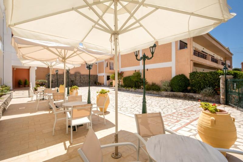 Hotel Rossis Beach