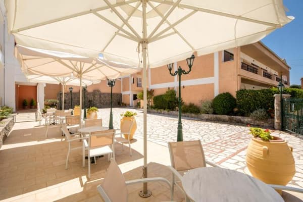 Hotel Rossis Beach-1