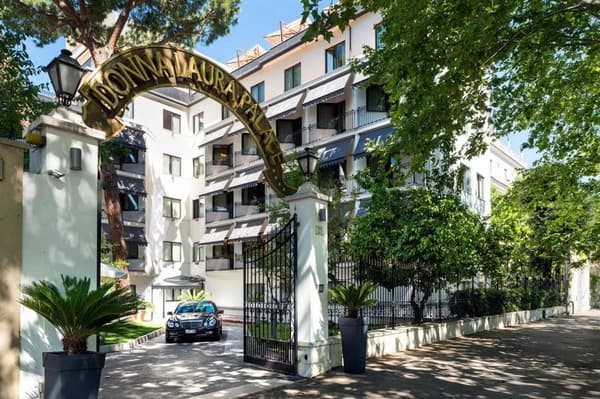 Hotel Donna Laura Palace-1