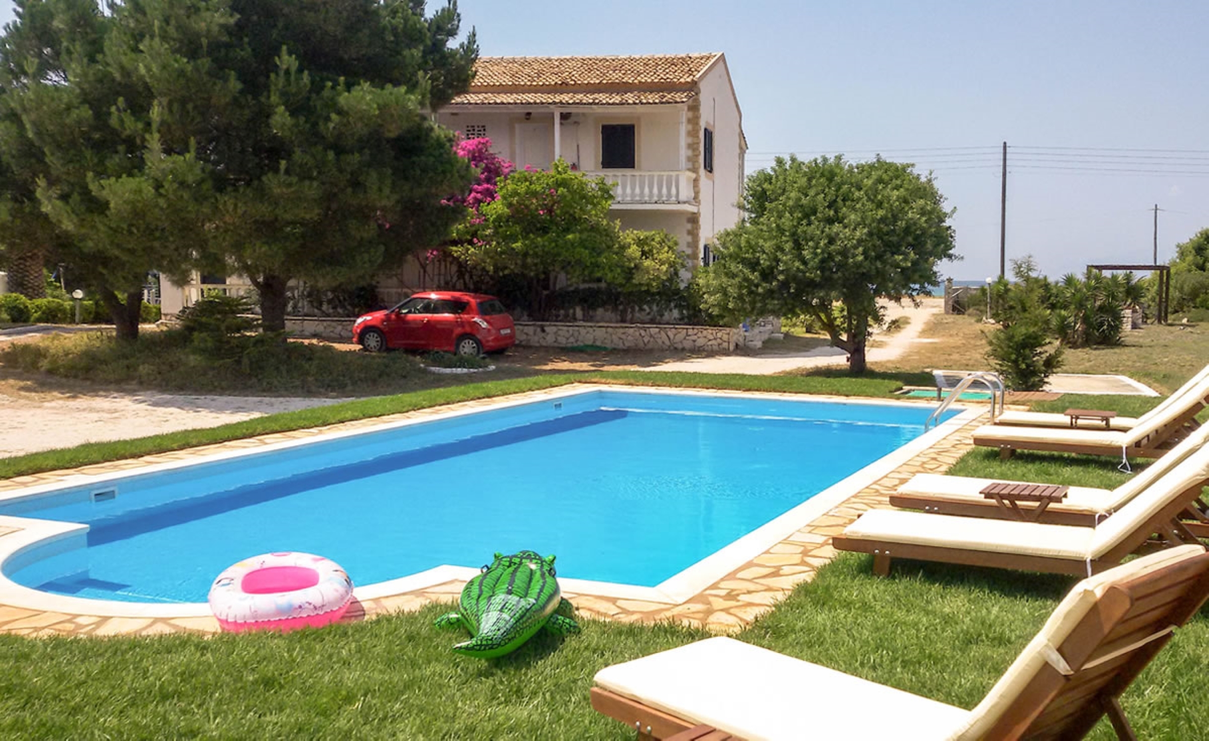 Elli Beach Apartments & Studios