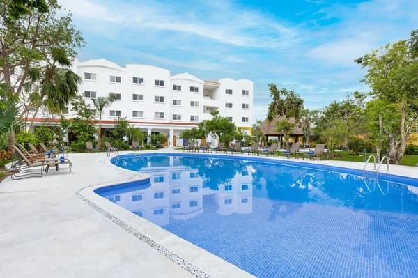 Courtyard Cancun-1