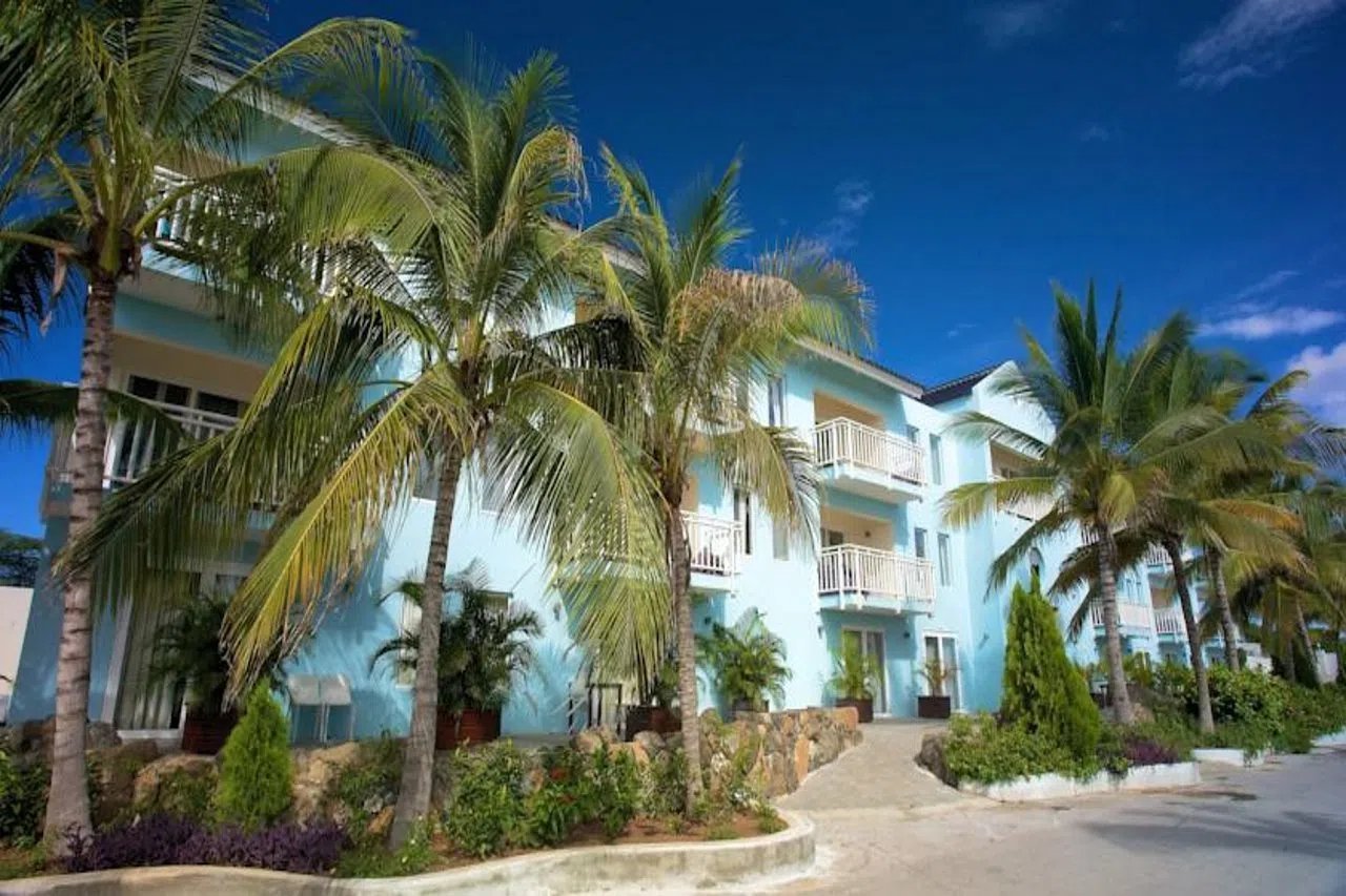 impressie Dolphin Suites Hotel