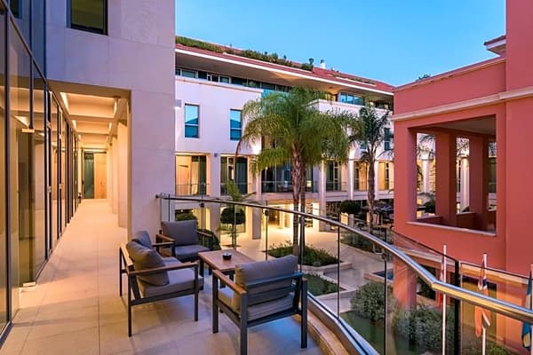 Trianon Luxury Apartments & Suites-1