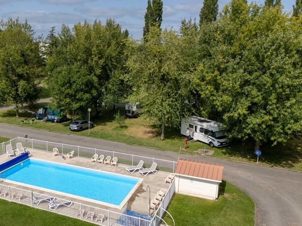 Camping Saintes Grandes Rives-1