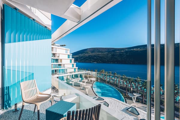 Carine Hotel Kumbor-1