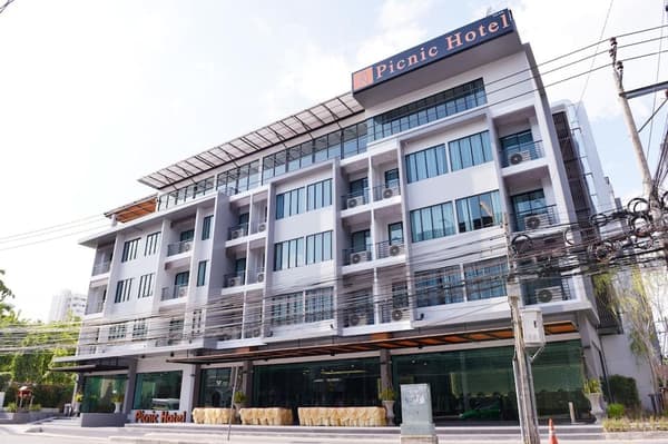 Picnic Hotel-1
