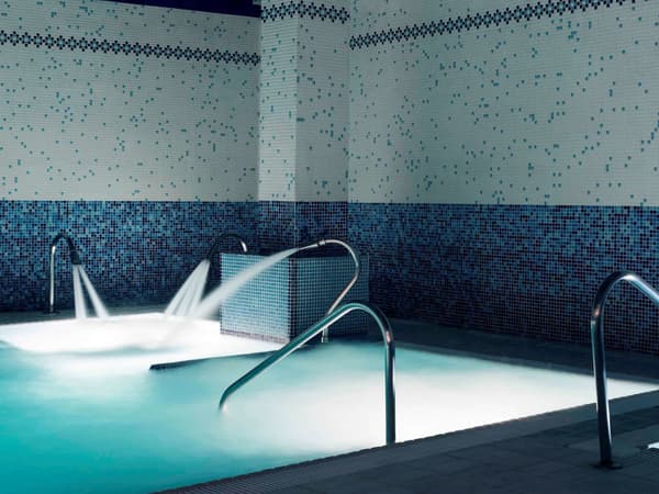 Mercure Bilbao Jardines de Albia-1