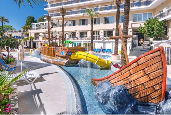 Hotel Oasis Park Splash-1