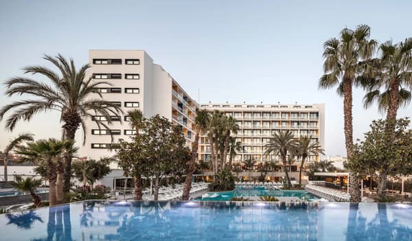 AQUA Hotel Silhouette & Spa-1