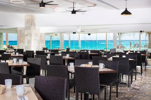Krystal Cancun-1