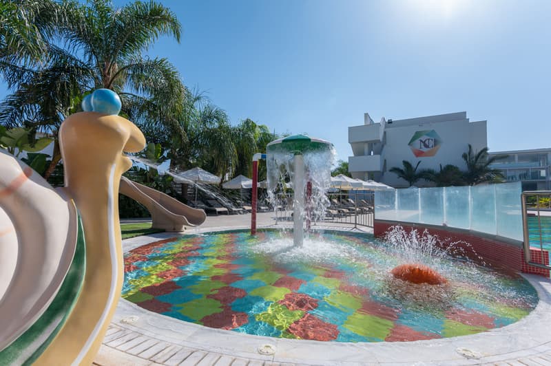 Hotel Nicholas Color