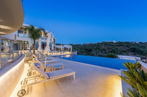 Caneiros Luxury House & Suites-1