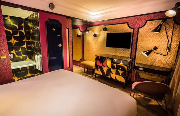 Idol Hotel-1