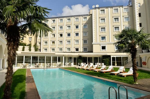 Hotel Holiday Inn Istanbul City-1