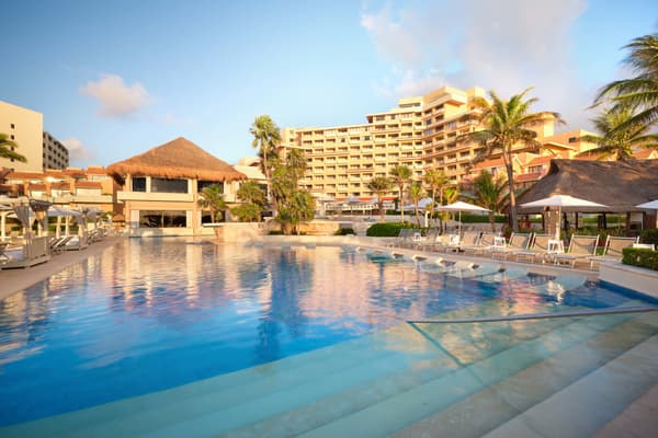 Wyndham Grand Cancun All Inclusive Resort & Villas-1