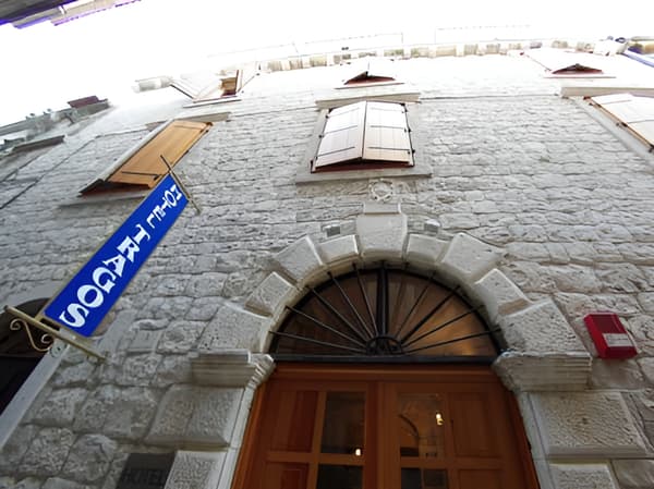 Hotel Tragos-1