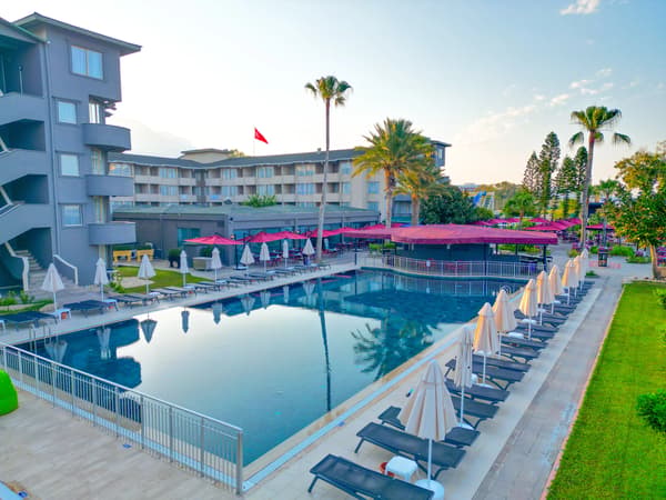 Senza Sunset Beach Hotel-1