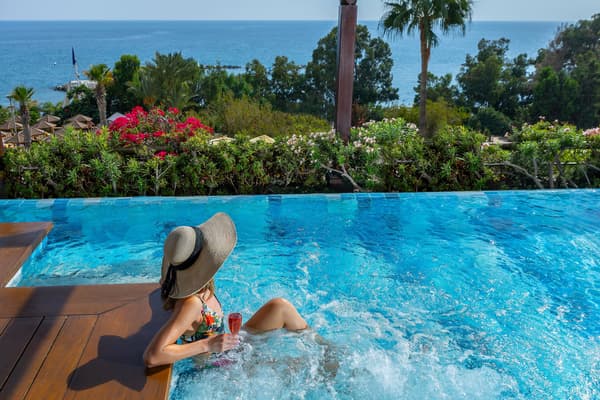 Four Seasons Hotel-1