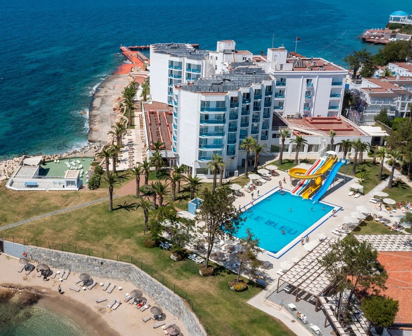 Le Bleu Hotel & Resort