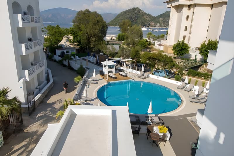 Supreme Beach Hotel