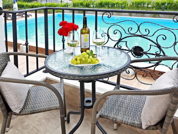 White Rock Castle Suite Hotel & Spa-1