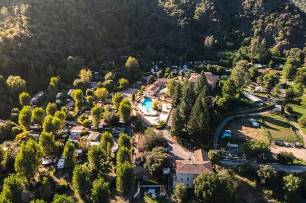 Camping du Château de l'Hom-1