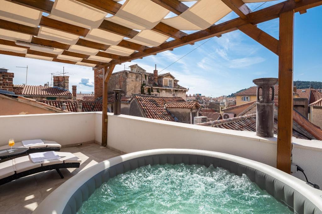 Le Premier Luxury Rooms