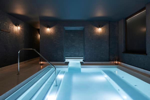 Hotel 51 Buckingham Gate Taj Suites And Residences-1